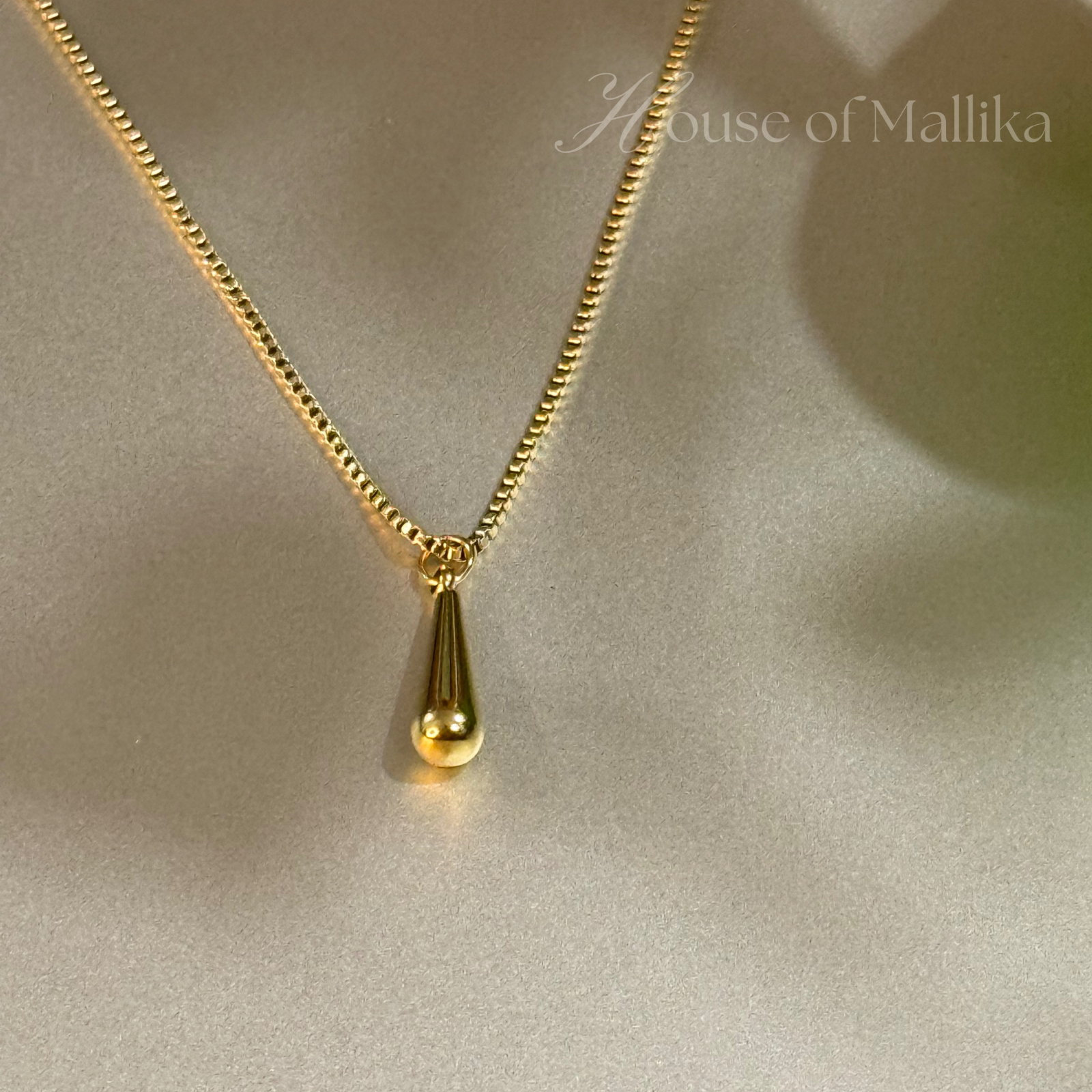 Soft Glow Drop Necklace - 18k Gold Plated