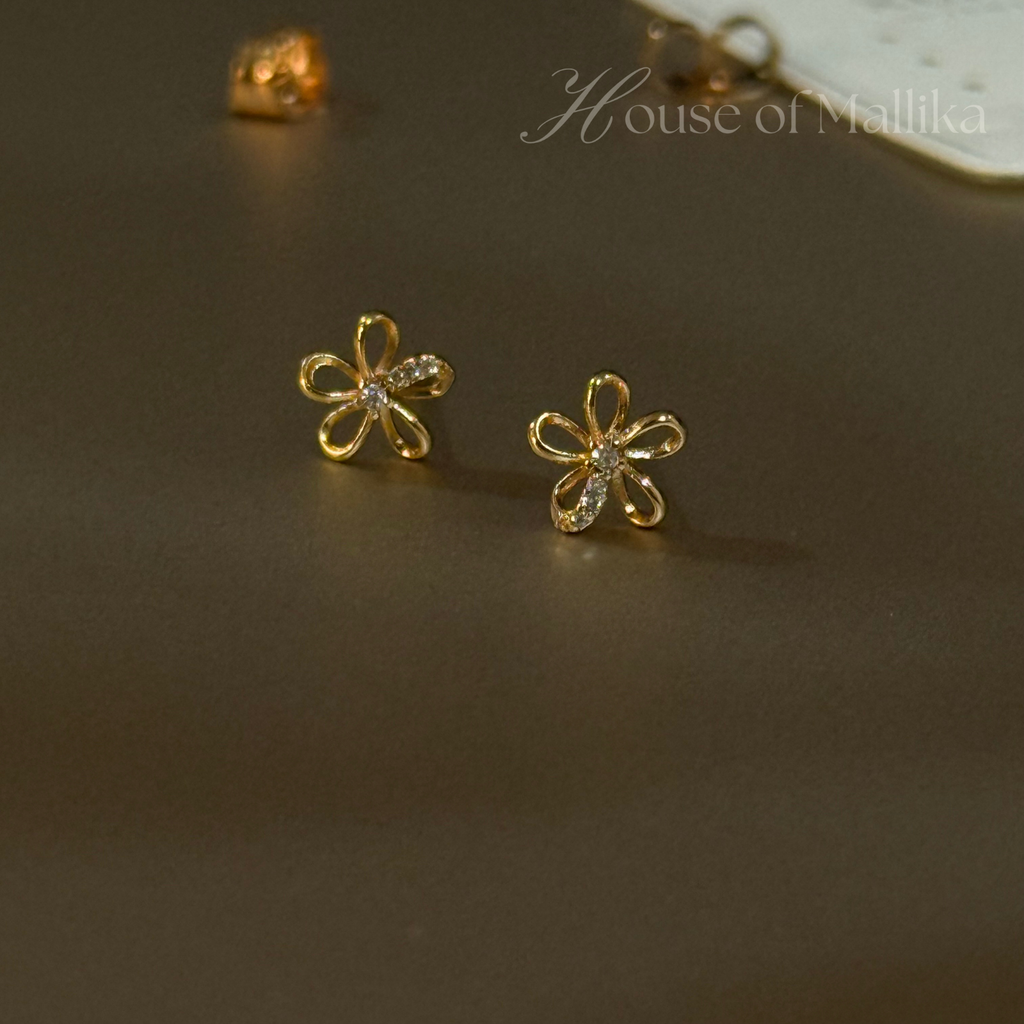 Bloom Kiss Studs Earring - 18k Gold Plated
