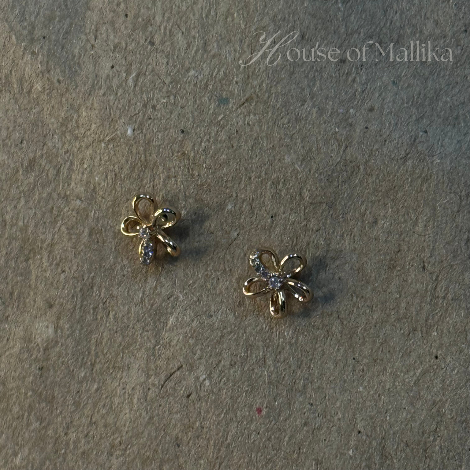 Bloom Kiss Studs Earring - 18k Gold Plated