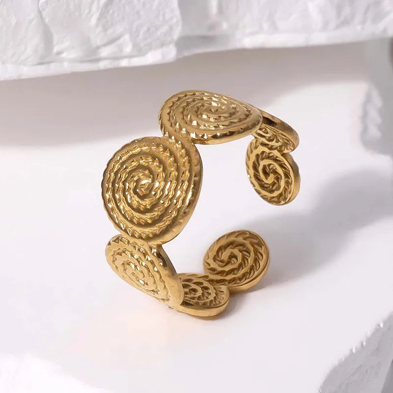 Serene Swirl Ring - 18k Gold Plated